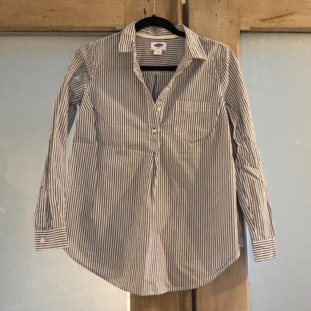 XS Old Navy maternity blouse